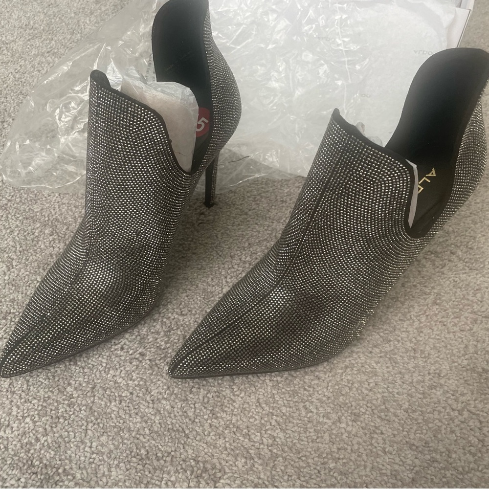 NEW AMILMATHIEN Black and Silver booties